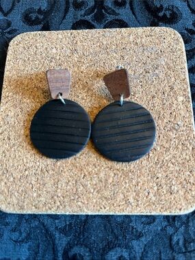 Black Round Accent Earrings - Wooden Post Fashion Earrings